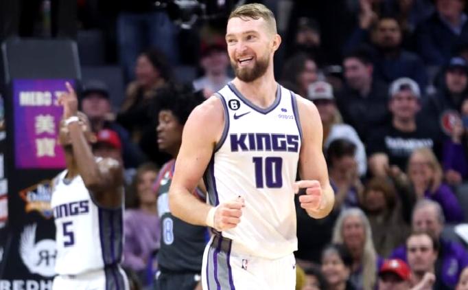 Domantas Sabonis, Kings ile kontratını yeniledi