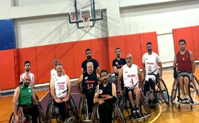Basketbol takımı ile engelleri aşıyorlar