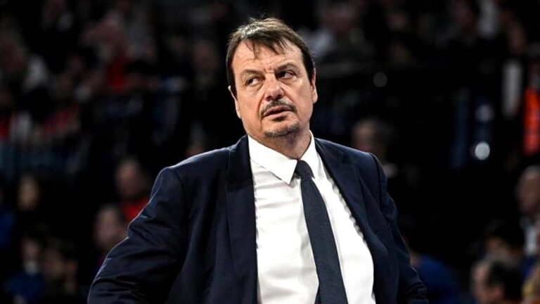 Ergin Ataman’dan pankart açıklaması! “Bunu yapan insanlar…”