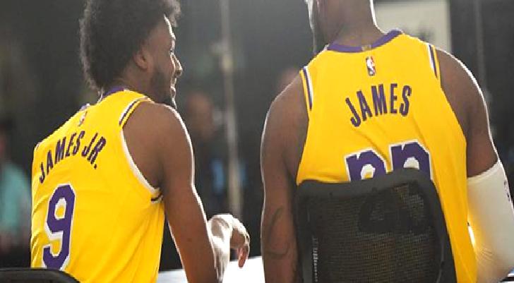 NBA’de bir ilk! LeBron James ve oğlu tarihe geçti