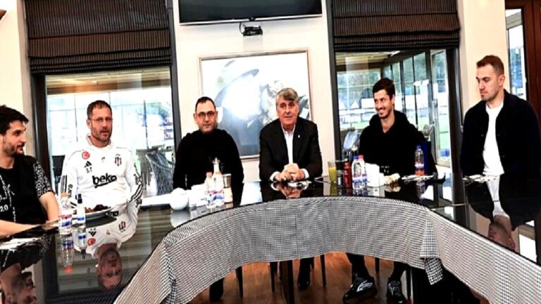 Beşiktaş Başkanı Serdal Adalı takımla bir araya geldi