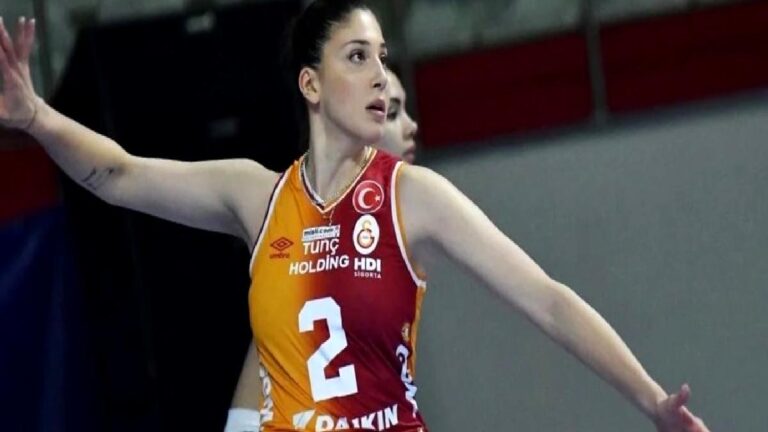 İlkin Aydın’dan tepki çeken hareket: Türk Polis Teşkilatı için açılan pankartı tutmadı!