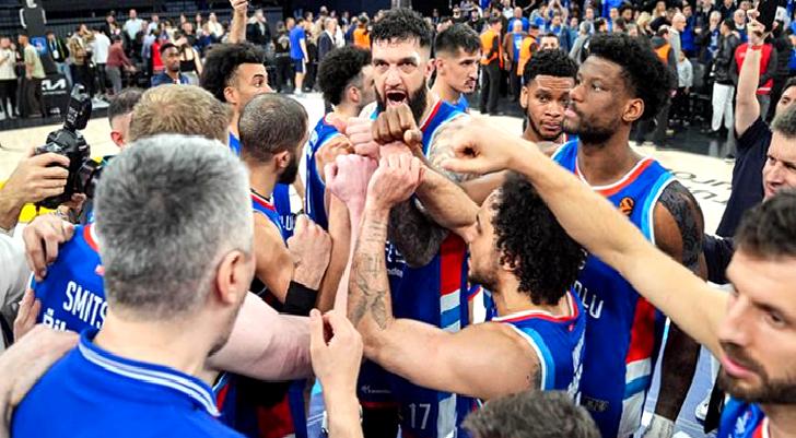 Anadolu Efes Final Four için parkeye çıkıyor