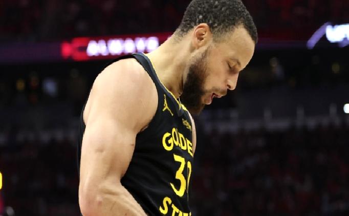 Curry’nin hamstring sakatlığı günlük değerlendirme altında