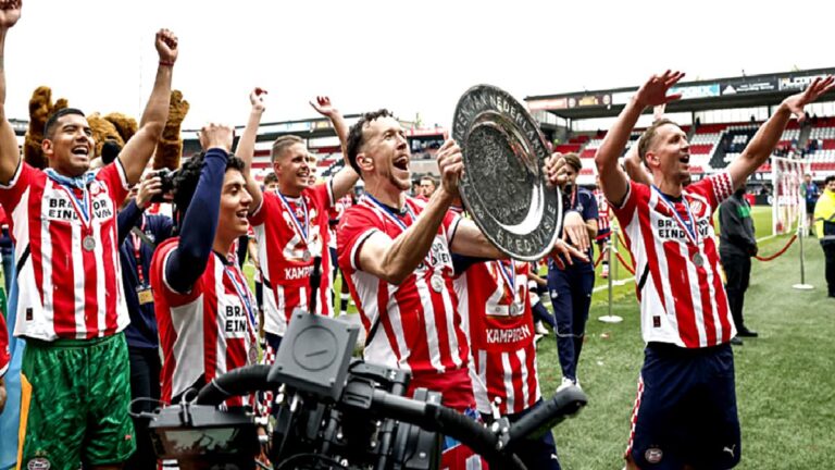 PSV, 9 puandan şampiyon oldu