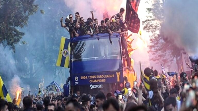Şampiyonun zafer turu