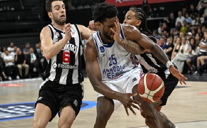 Anadolu Efes, Beşiktaş Fibabanka karşısında öne geçti!