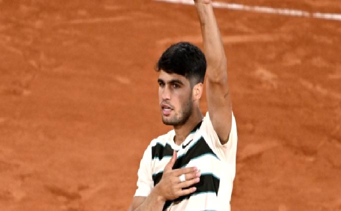 Carlos Alcaraz, yarı finale çıkan isim oldu!