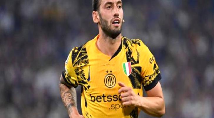 Hakan Çalhanoğlu, Şampiyonlar Ligi tarihinde ilki başardı