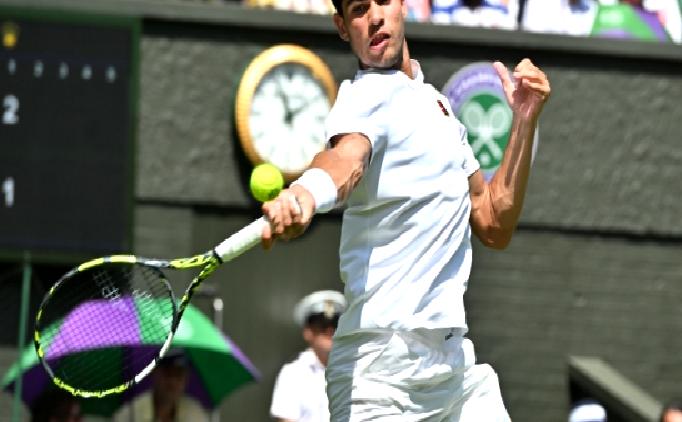 Carlos Alcaraz ve Naomi Osaka, Wimbledon’da ikinci tura yükseldi