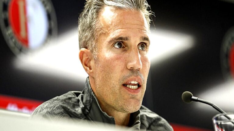 Robin van Persie: Bir tarafım Fenerbahçe’yle eşleşmeyi umuyordu