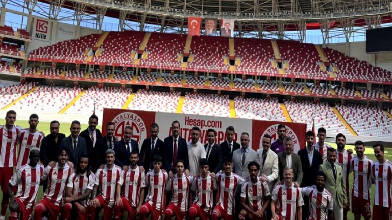 Antalyaspor 2025-2026 sezonu oyuncularını tanıttı