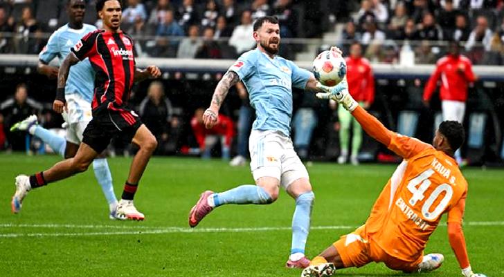 Galatasaray’ın rakibi Frankfurt’a evinde büyük şok!