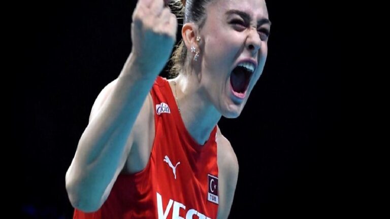 Milli voleybolcular Zehra Güneş ve Yaprak Erkek ABD maçını kazanacaklarına inanıyor