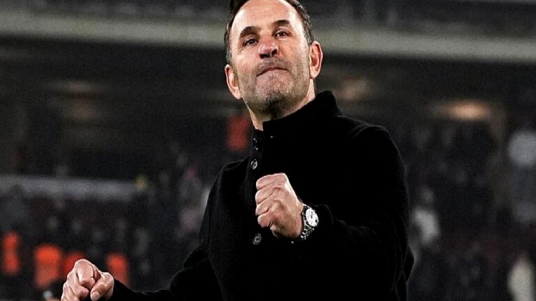 Okan Buruk maç sonu Galatasaraylı taraftarlara 3’lü çektirdi