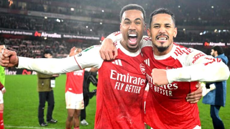 Arsenal, İngiltere Lig Kupası’nda finale yükseldi!