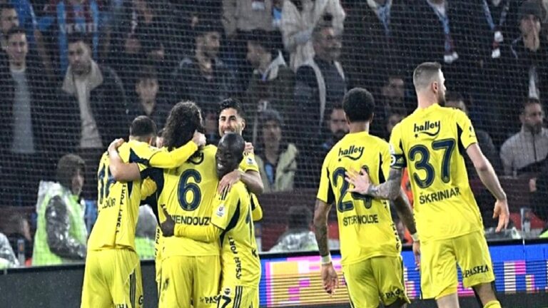Muhteşem derbi Kanarya’nın! Fenerbahçe Trabzonspor’u 3 golle geçti