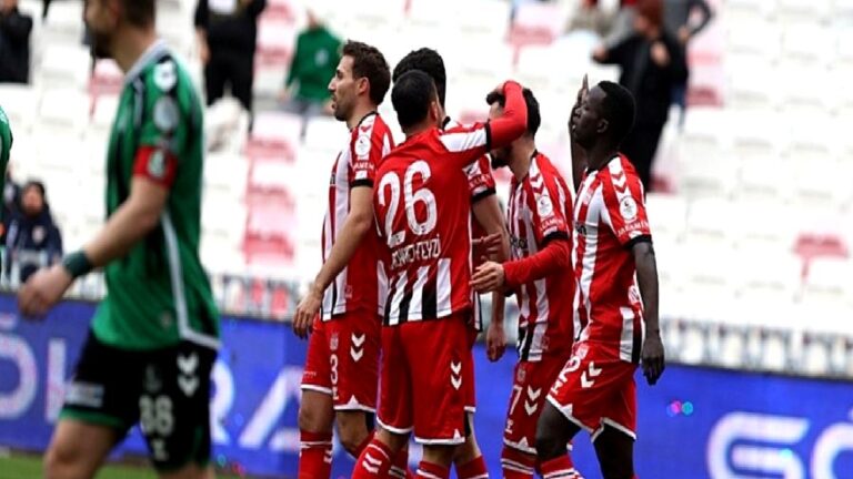 Özbelsan Sivasspor evinde Sakaryaspor’u 4 golle geçti!