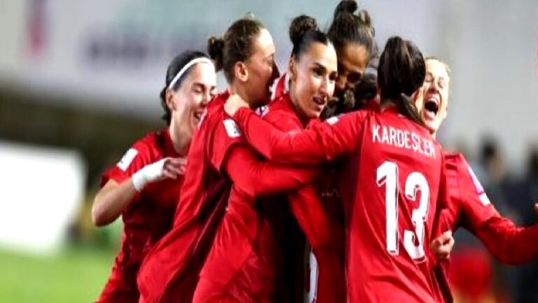 A Milli Kadın Futbol Takımı, FIFA dünya sıralamasında 7 basamak yükseldi!