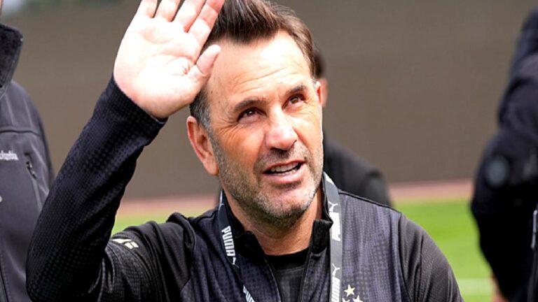 Aslan evinde boyun eğmiyor