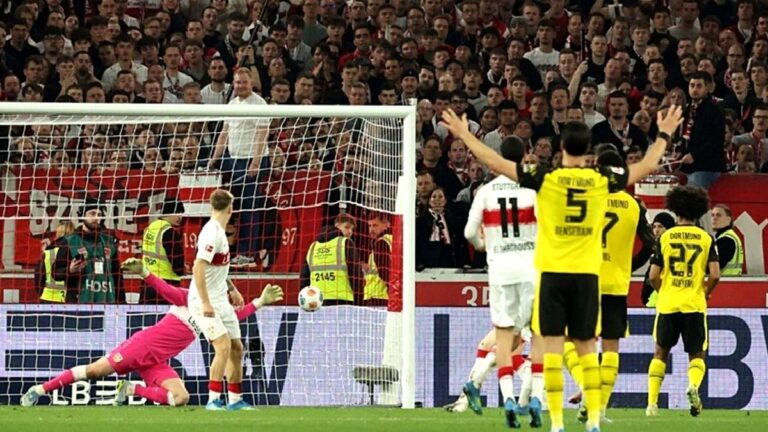 Dortmund uzatmalarda bulduğu gollerle Stuttgart’ı mağlup etti