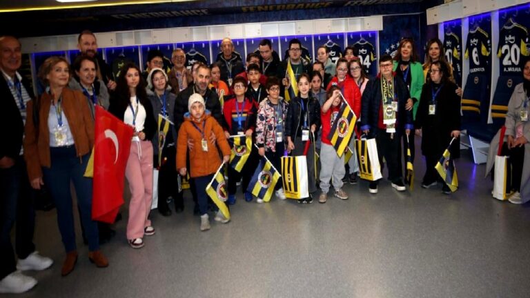 Fenerbahçe 23 Nisan’da özel çocukları ağırladı