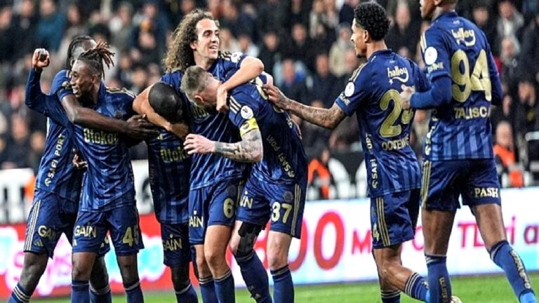 Fenerbahçe Kayseri’de 3 puanı 4 golle aldı!