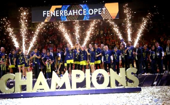 Fenerbahçe Opet, şampiyonluk kupasıyla beraber yurda döndü!