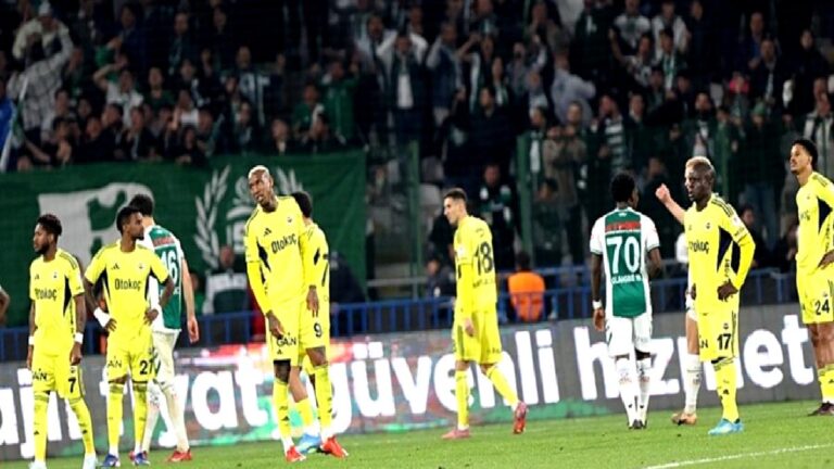 Fenerbahçe’nin Ziraat Türkiye Kupası’ndan elenmesi sonrası iki oyuncusu hareretli bir şekilde tartıştı!