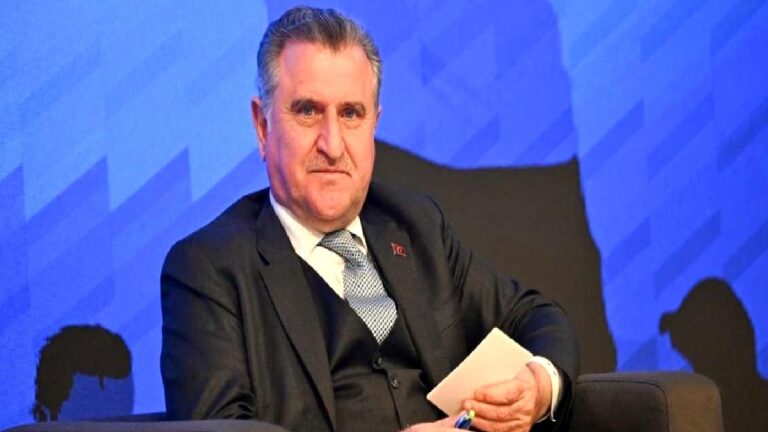 Gençlik ve Spor Bakanı Osman Aşkın Bak Voleybol Efeler Ligi şampiyonu Ziraat Bankkart’ı tebrik etti