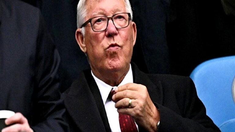 Alex Ferguson Manchester United-Liverpool maçı öncesi hastaneye kaldırıldı