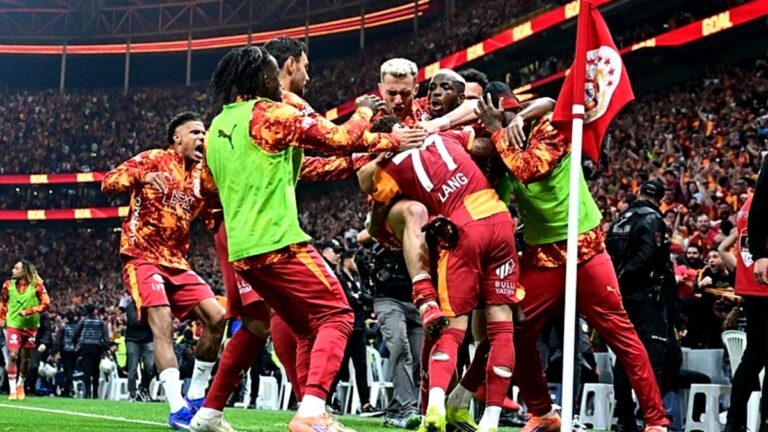 Galatasaray yönetiminden acil toplantı! Şampiyonluk kutlaması için flaş karar