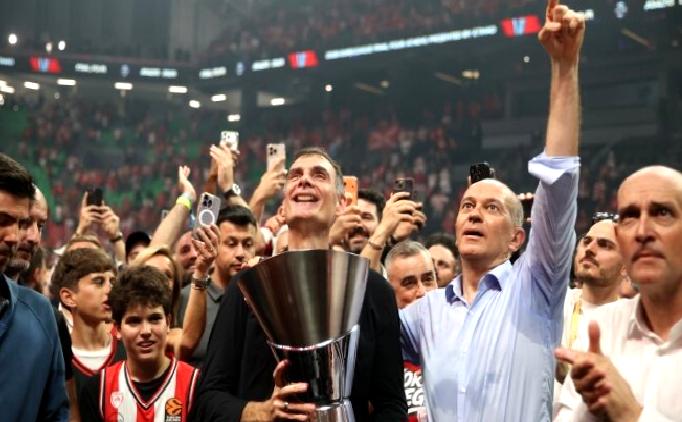 Olympiakos, kupasını aldı