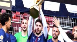 Paris Saint-Germain şampiyonluk kupasını kaldırdı!