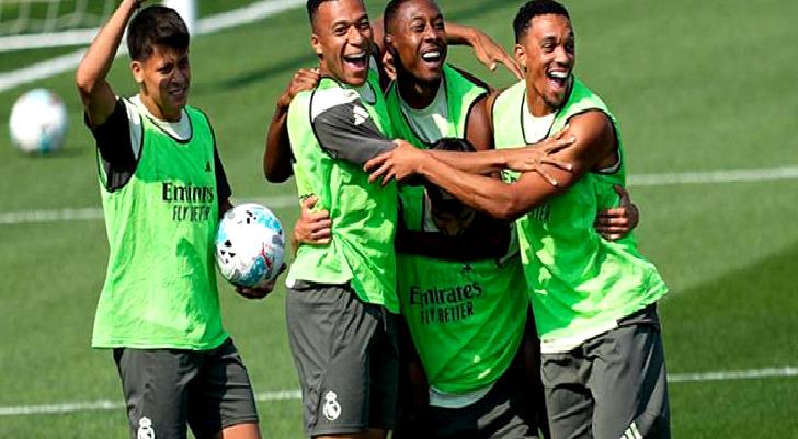 Real Madrid resmen duyurdu! Yıldız isimle yollar ayrıldı