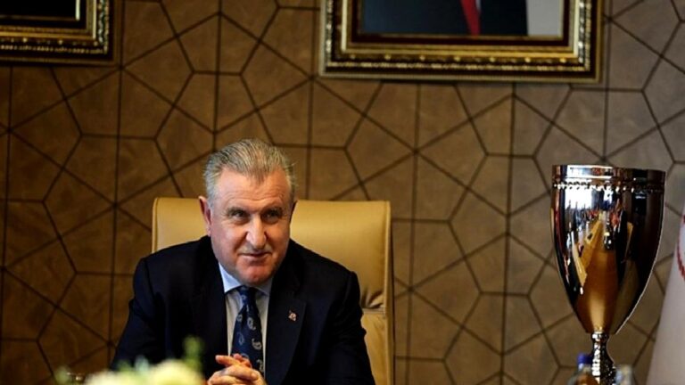 Spor Bakanı Bak’tan kutlama