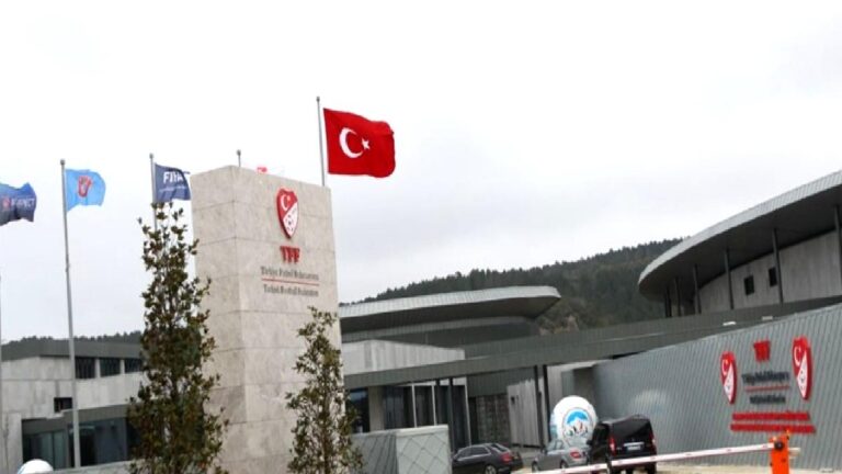 TFF seremoni ve ısınmaya pankartla çıkılması uygulamasının kaldırıldığını açıkladı!