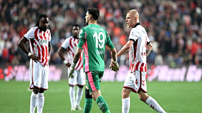 Trio ekibi Samsunspor – Galatasaray maçını yorumladı! Günay’ın kırmızı kart gördüğü pozisyon…