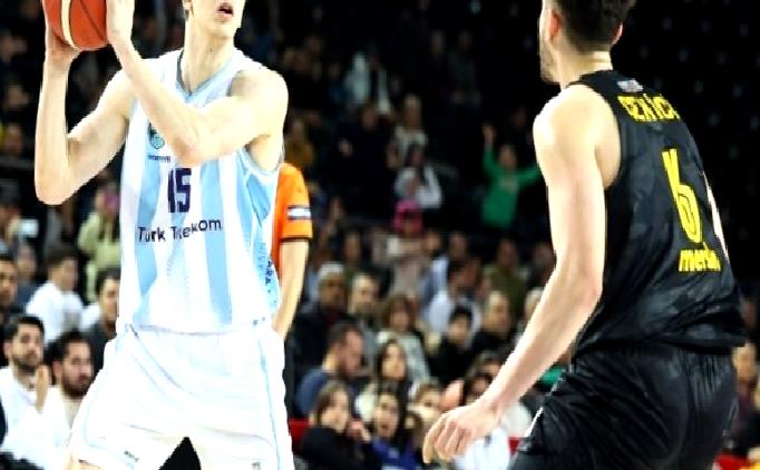 Türk Telekom, Anadolu Efes’e konuk