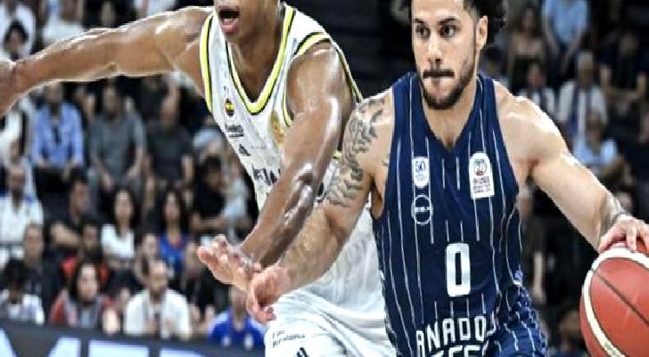 Anadolu Efes, nefes kesen maçtan galip çıktı! Seride durum 2-1