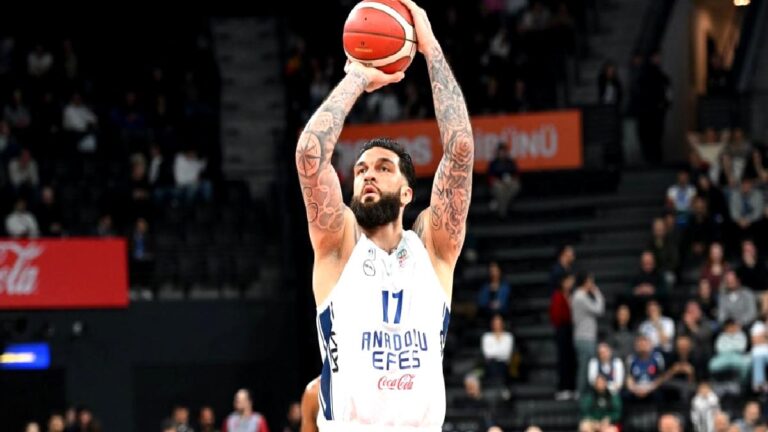 Anadolu Efes’te Vincent Poirier ameliyat oldu