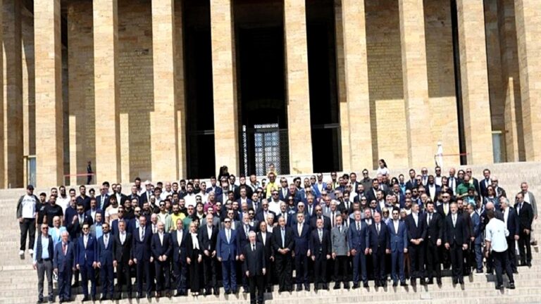 Aziz Yıldırım’dan kongre öncesi Anıtkabir ziyareti