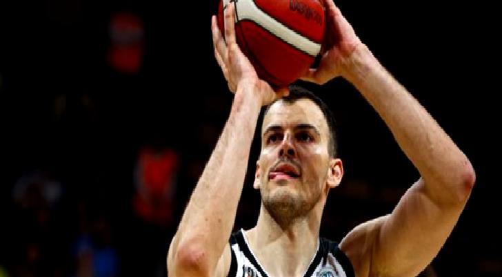 Beşiktaş GAİN’de Hırvat basketbolcu Ante Zizic ameliyat oldu