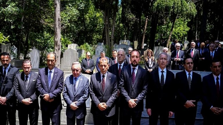 Dursun Özbek Ali Sami Yen ve Süleyman Seba’nın kabrini ziyaret etti