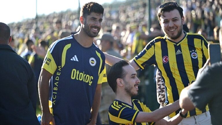 Fenerbahçe çalışmalarını taraftara açık idmanla sürdürdü
