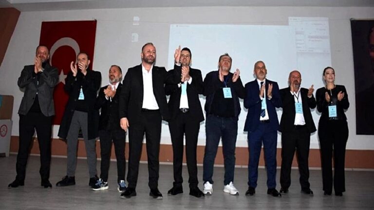 Kongre rafa kalktı