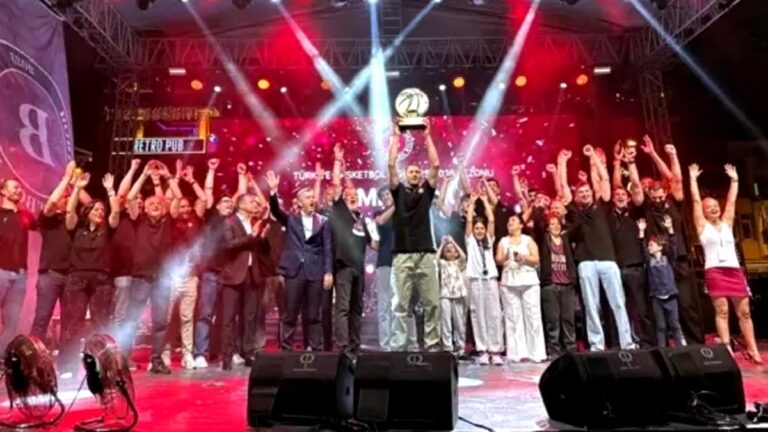 Parmos Bordo Basketbol’dan coşkulu şampiyonluk kutlaması!