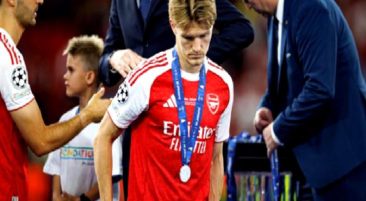 UEFA finallerinin kaybedeni Arsenal