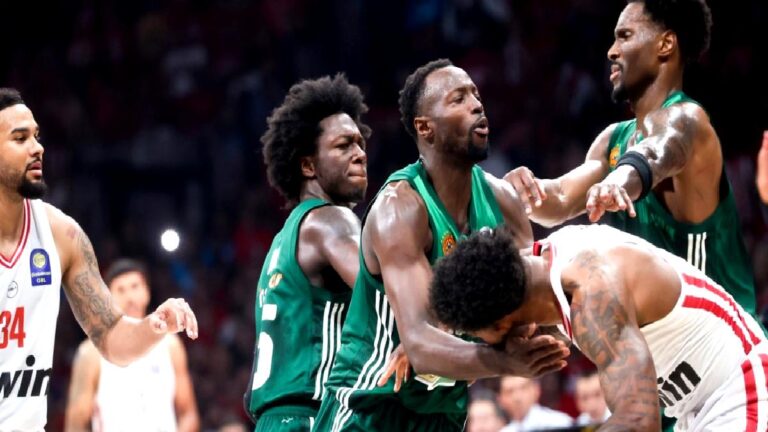 Yunanistan’da şampiyon Olympiakos! Maç sonu yumruklu kavga
