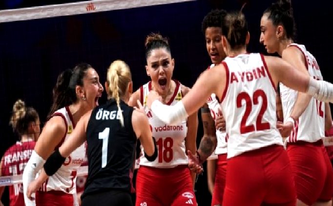 A Milli Kadn Voleybol Takm 6. kez yar final mutluluunu yaad